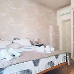 Elegant 5 Minutes From The Subway Apartment Rome