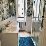 Elegant 5 Minutes From The Subway
