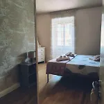 Elegant 5 Minutes From The Subway Apartment Rome