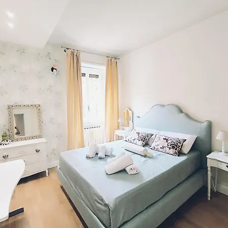 Elegant 5 Minutes From The Subway 아파트 *