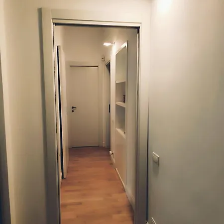 Elegant 5 Minutes From The Subway *
