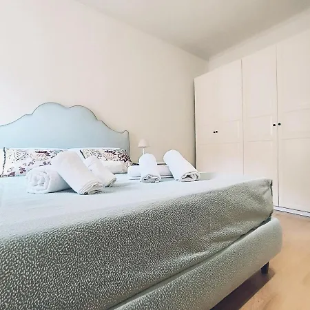 Elegant 5 Minutes From The Subway 아파트 *
