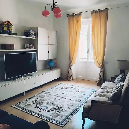 Elegant 5 Minutes From The Subway Apartment