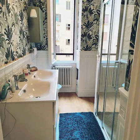 Elegant 5 Minutes From The Subway