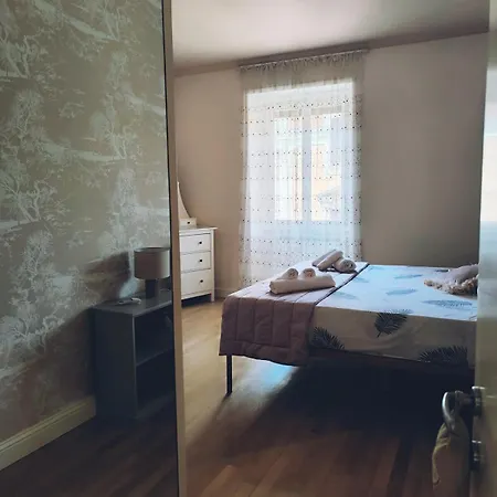 Elegant 5 Minutes From The Subway 아파트 로마